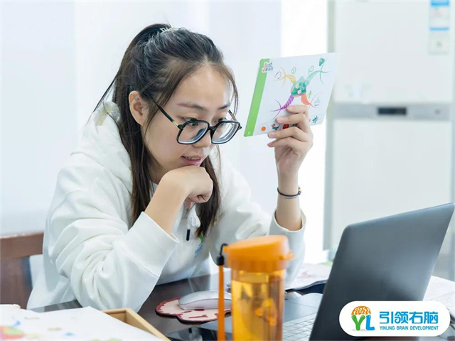 引領(lǐng)右腦總部賦能 引領(lǐng)右腦總部賦能